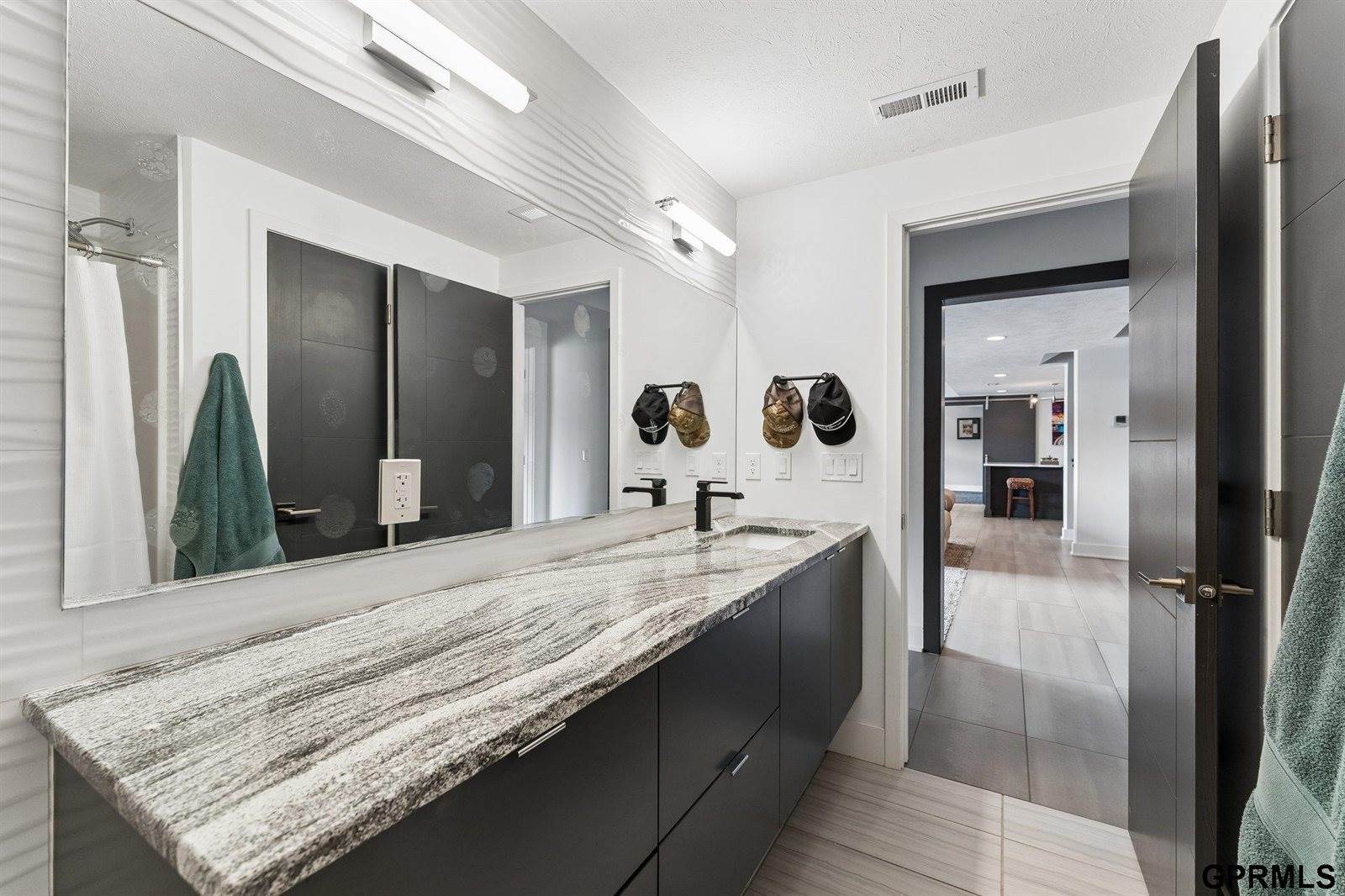 22321 Ponderosa Road, Gretna, NE 68028