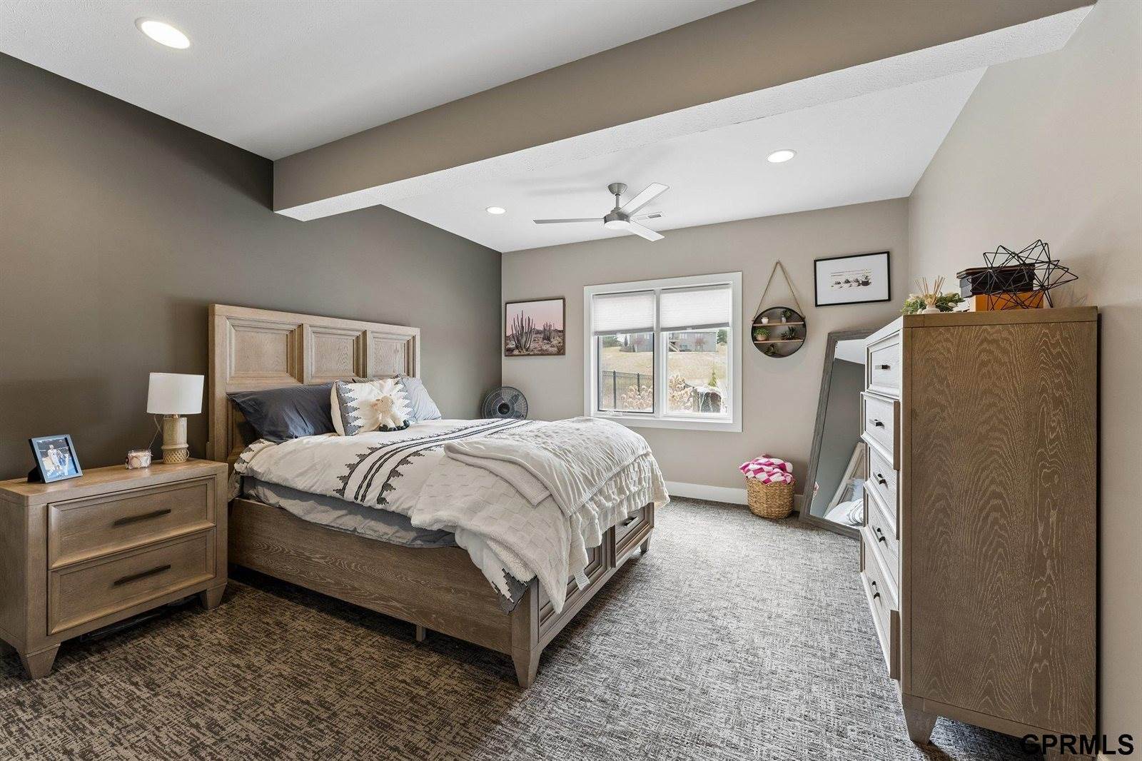 22321 Ponderosa Road, Gretna, NE 68028