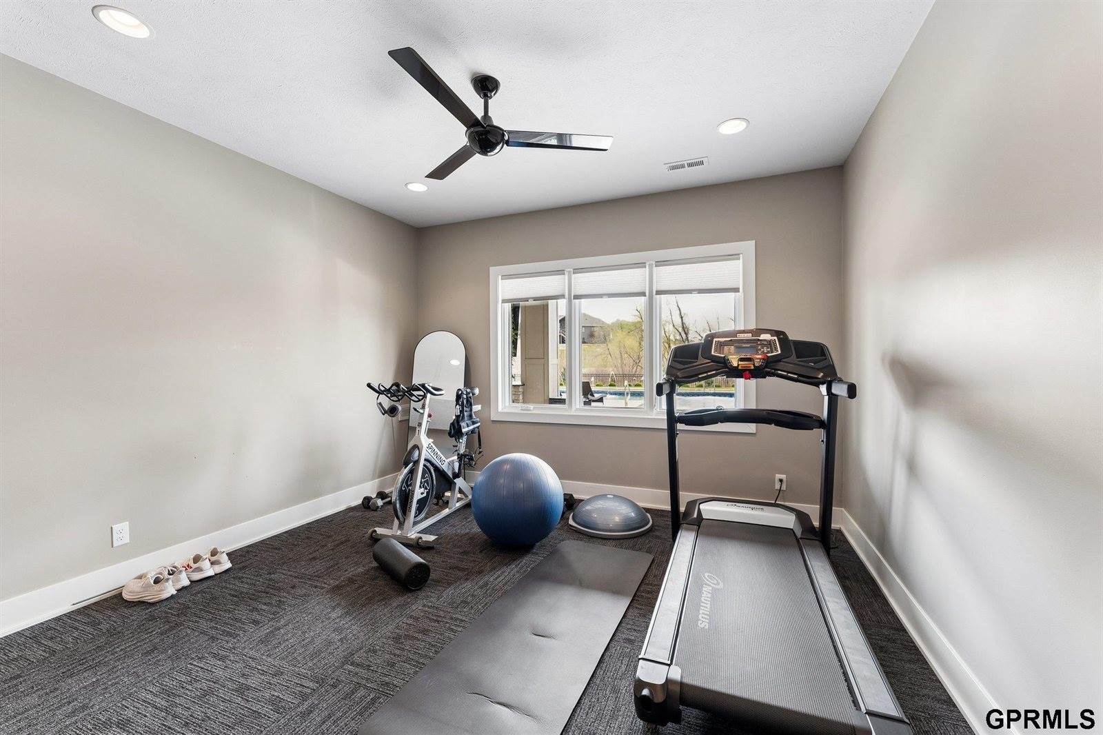 22321 Ponderosa Road, Gretna, NE 68028