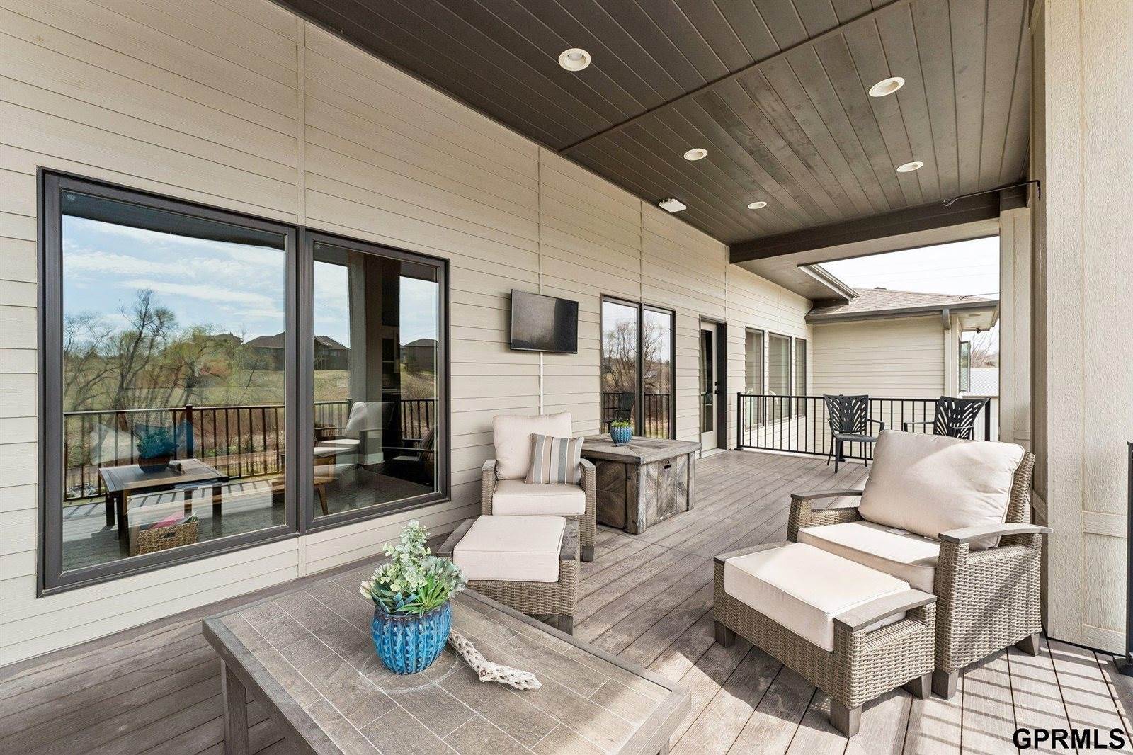 22321 Ponderosa Road, Gretna, NE 68028