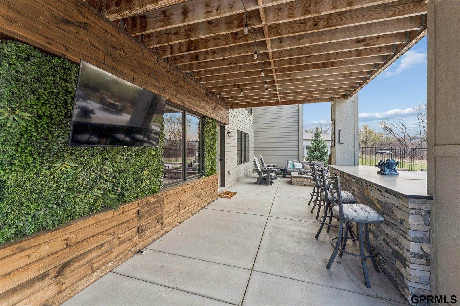 22321 Ponderosa Road, Gretna, NE 68028