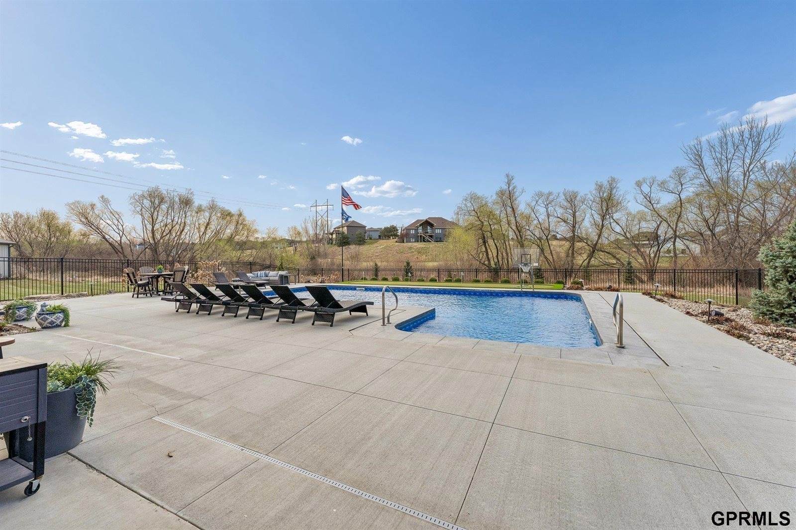 22321 Ponderosa Road, Gretna, NE 68028