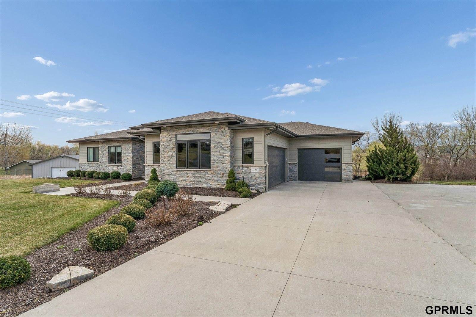 22321 Ponderosa Road, Gretna, NE 68028