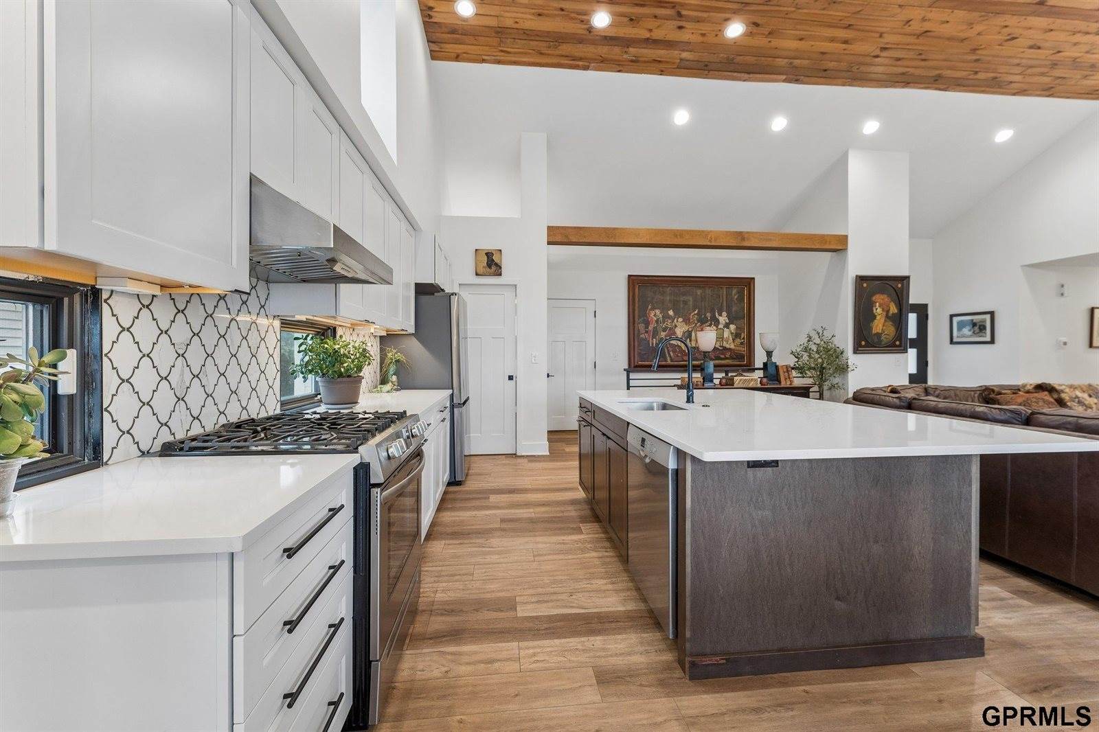 15718 Westchester Circle, Omaha, NE 68118