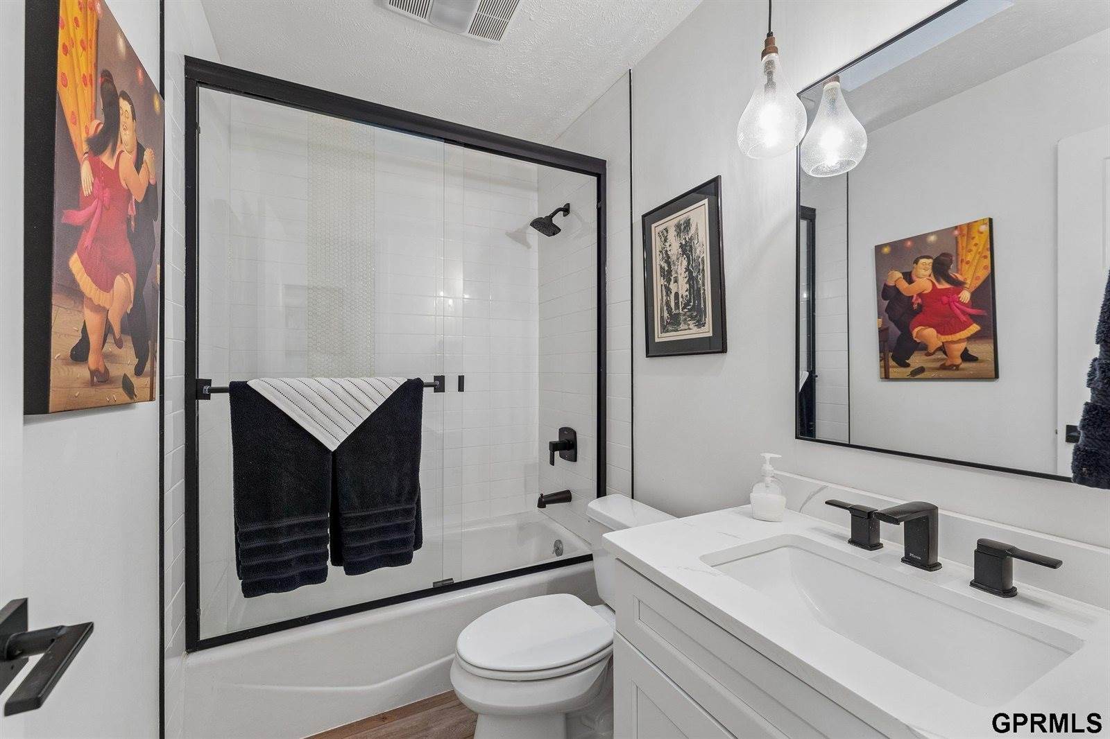 15718 Westchester Circle, Omaha, NE 68118