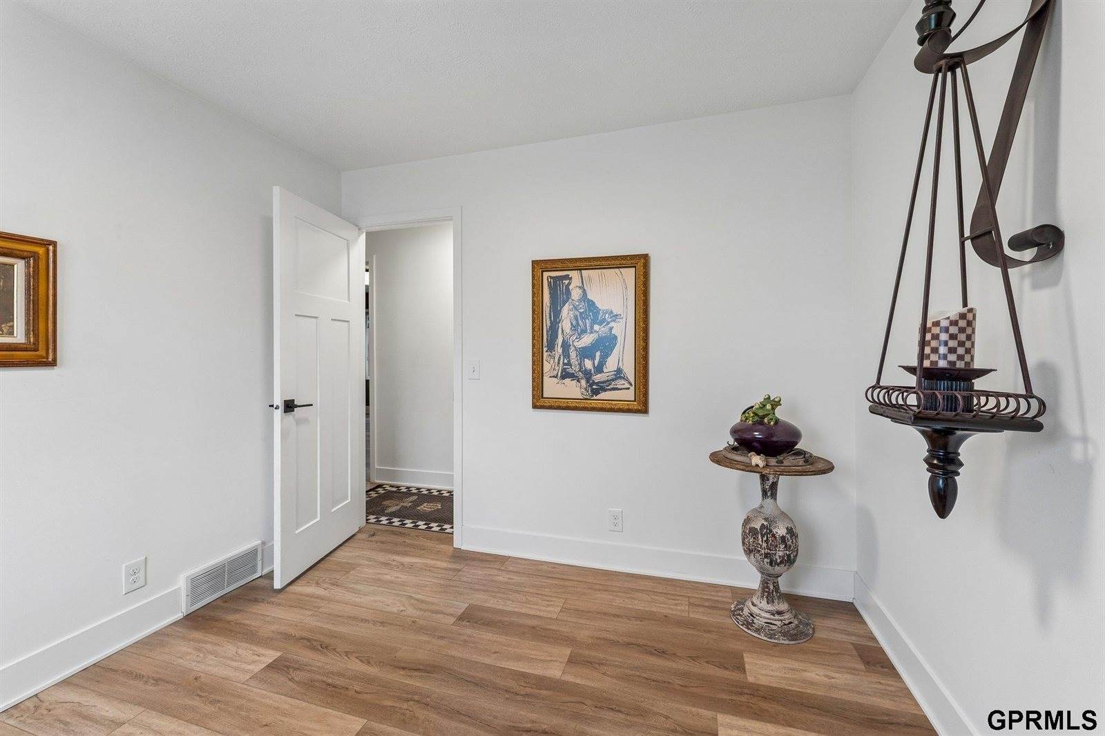 15718 Westchester Circle, Omaha, NE 68118