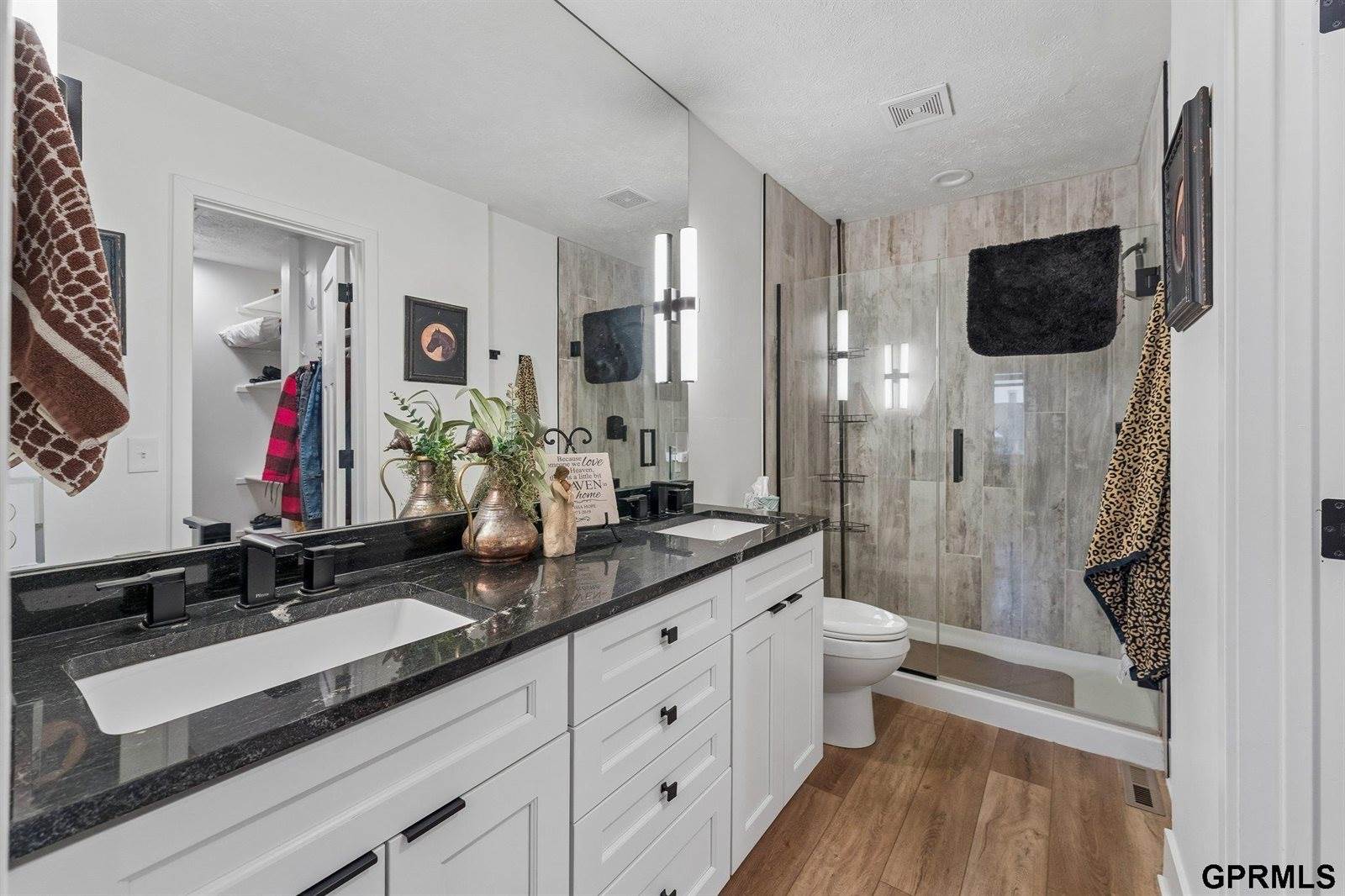 15718 Westchester Circle, Omaha, NE 68118