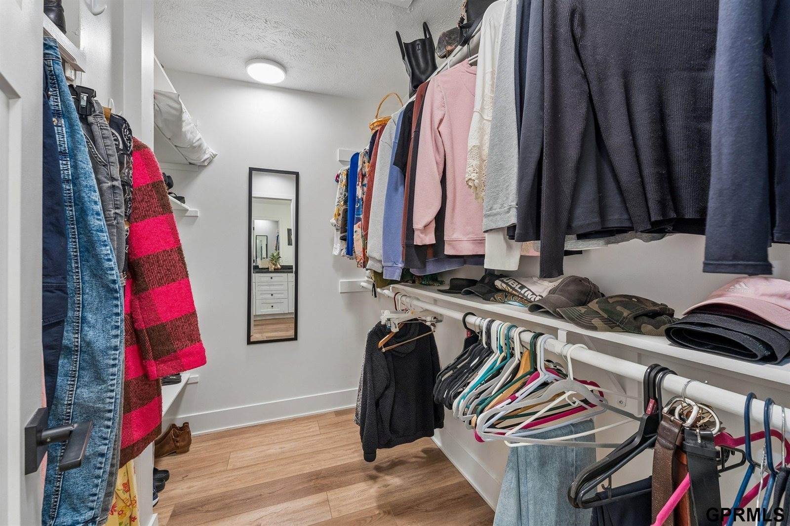 15718 Westchester Circle, Omaha, NE 68118