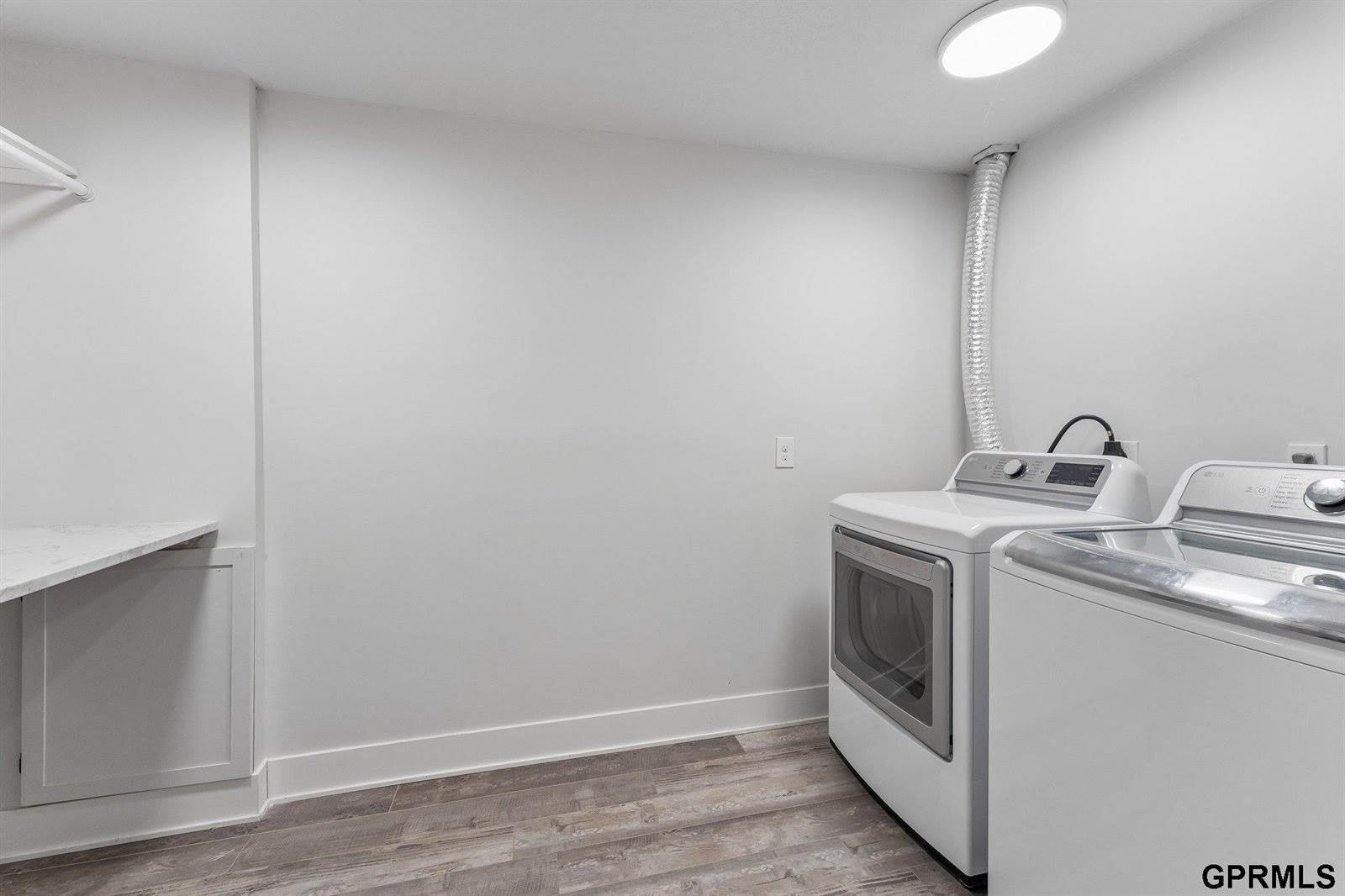 15718 Westchester Circle, Omaha, NE 68118