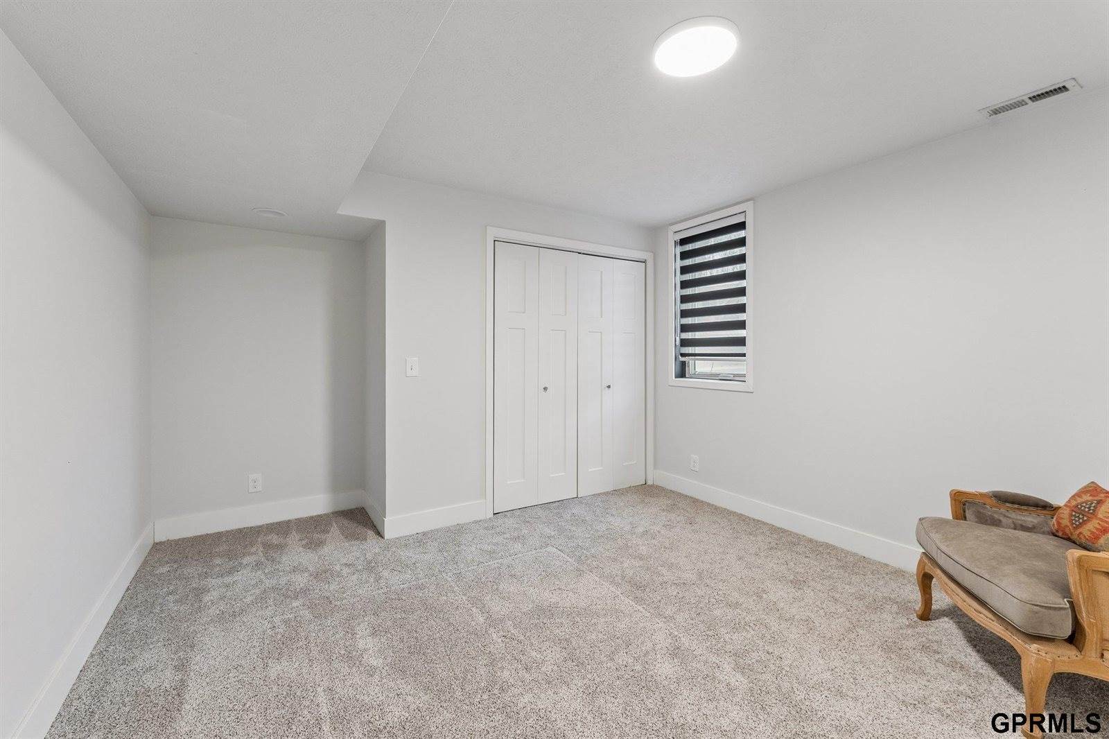 15718 Westchester Circle, Omaha, NE 68118