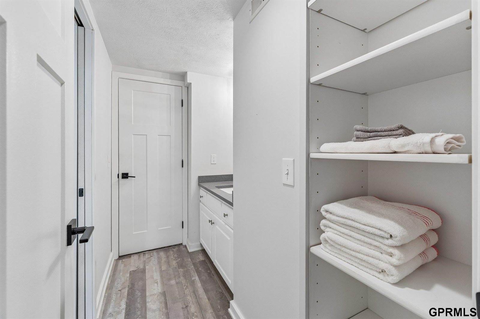 15718 Westchester Circle, Omaha, NE 68118