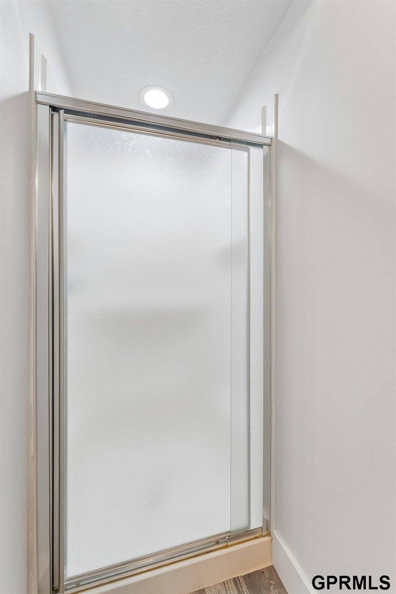 15718 Westchester Circle, Omaha, NE 68118