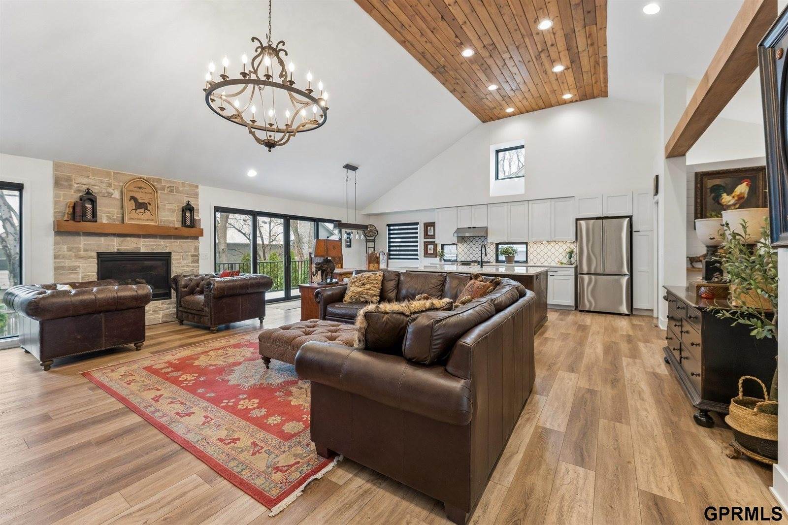 15718 Westchester Circle, Omaha, NE 68118