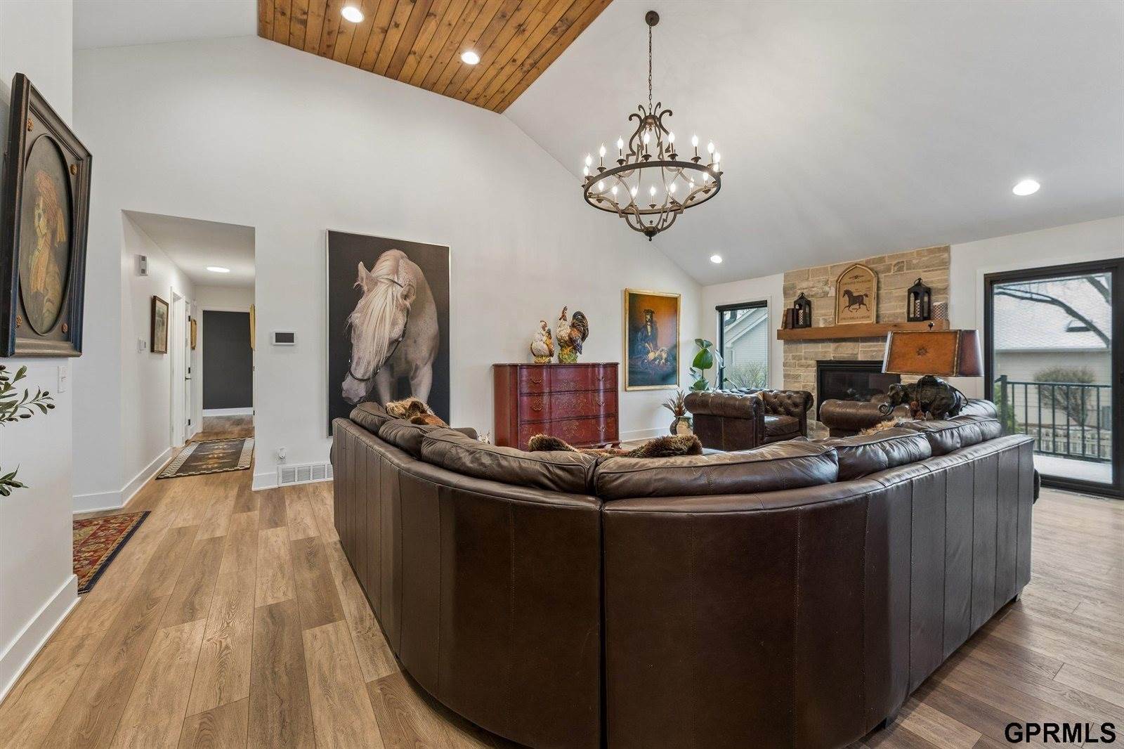 15718 Westchester Circle, Omaha, NE 68118