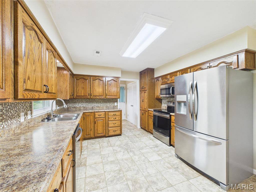 21783 Highway B, Lebanon, MO 65536
