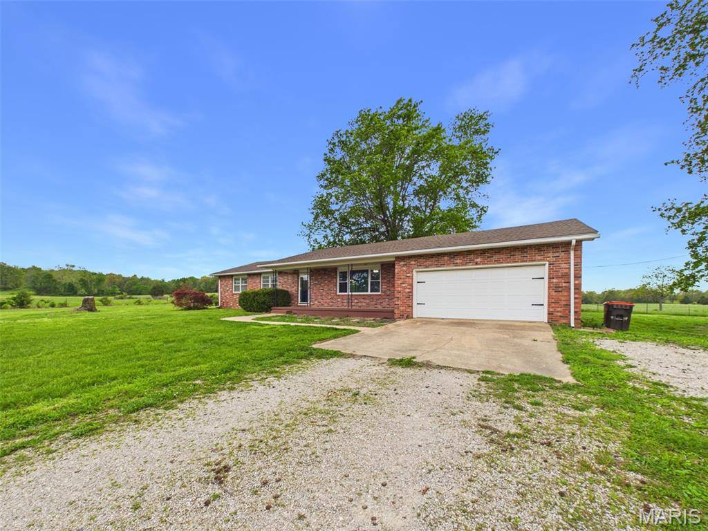21783 Highway B, Lebanon, MO 65536