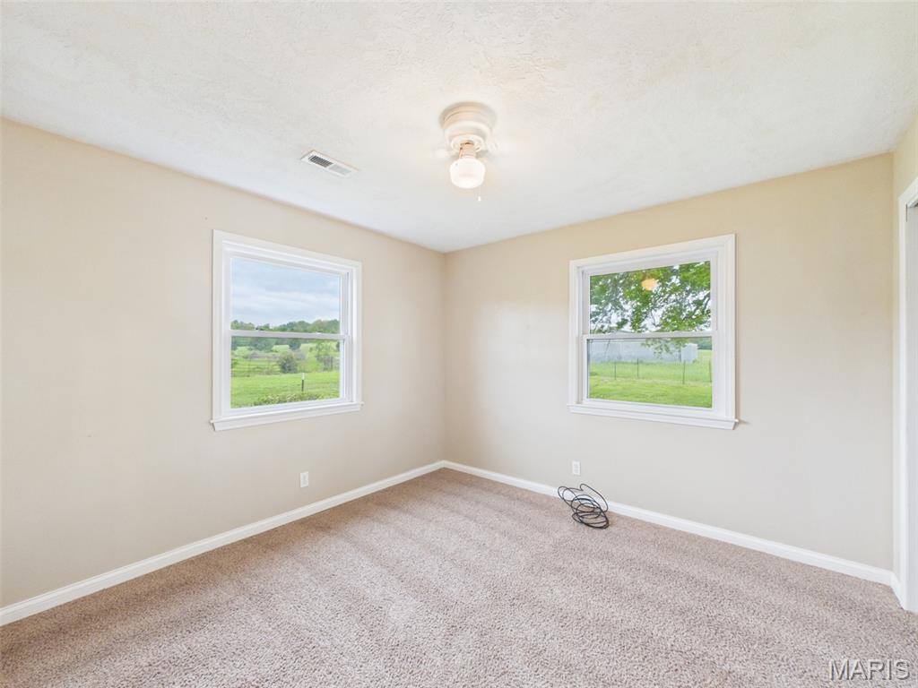 21783 Highway B, Lebanon, MO 65536