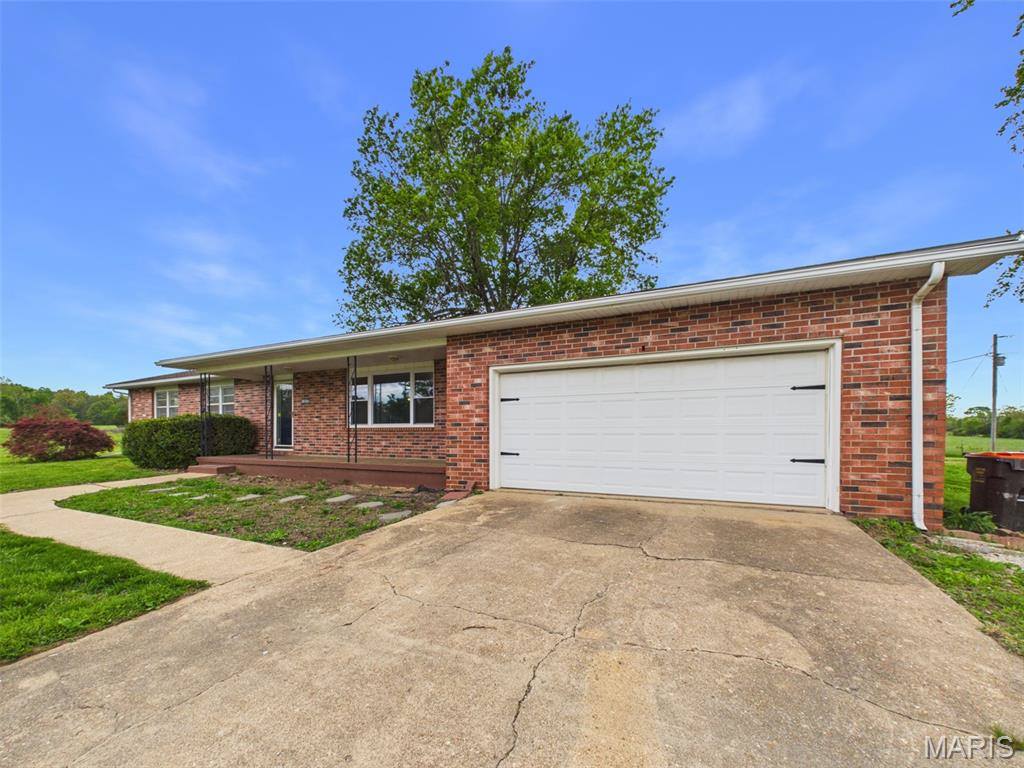 21783 Highway B, Lebanon, MO 65536