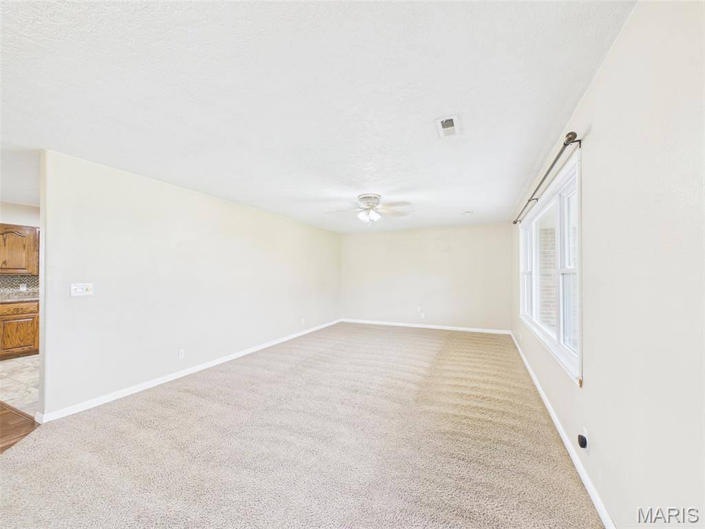 21783 Highway B, Lebanon, MO 65536