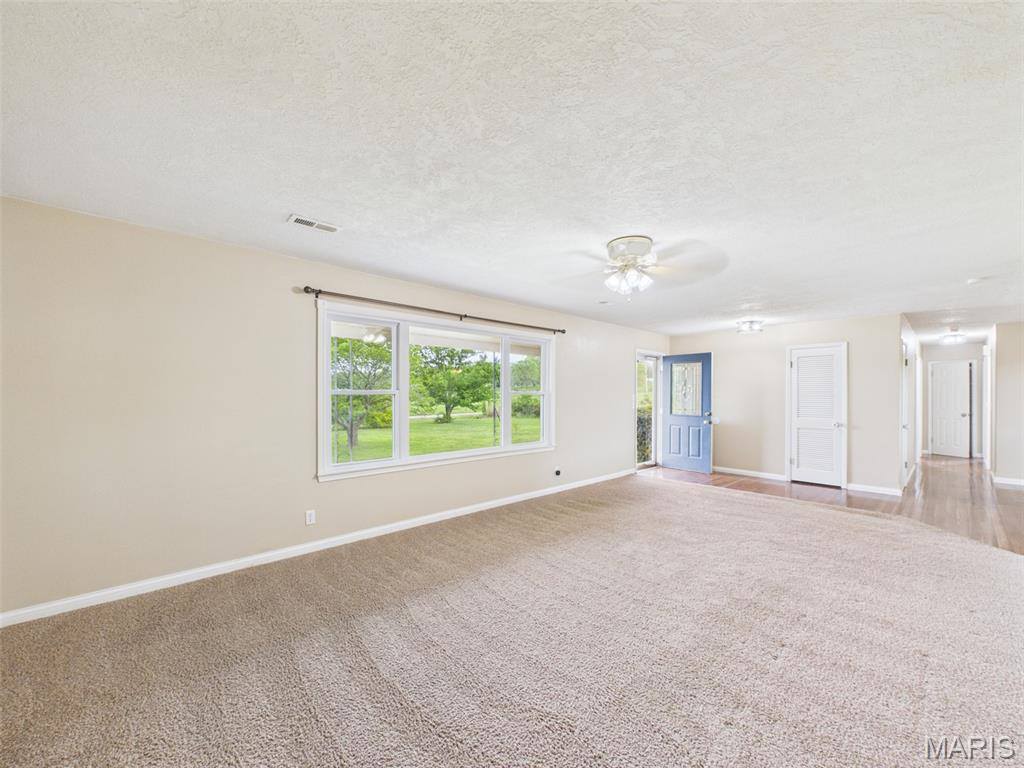 21783 Highway B, Lebanon, MO 65536