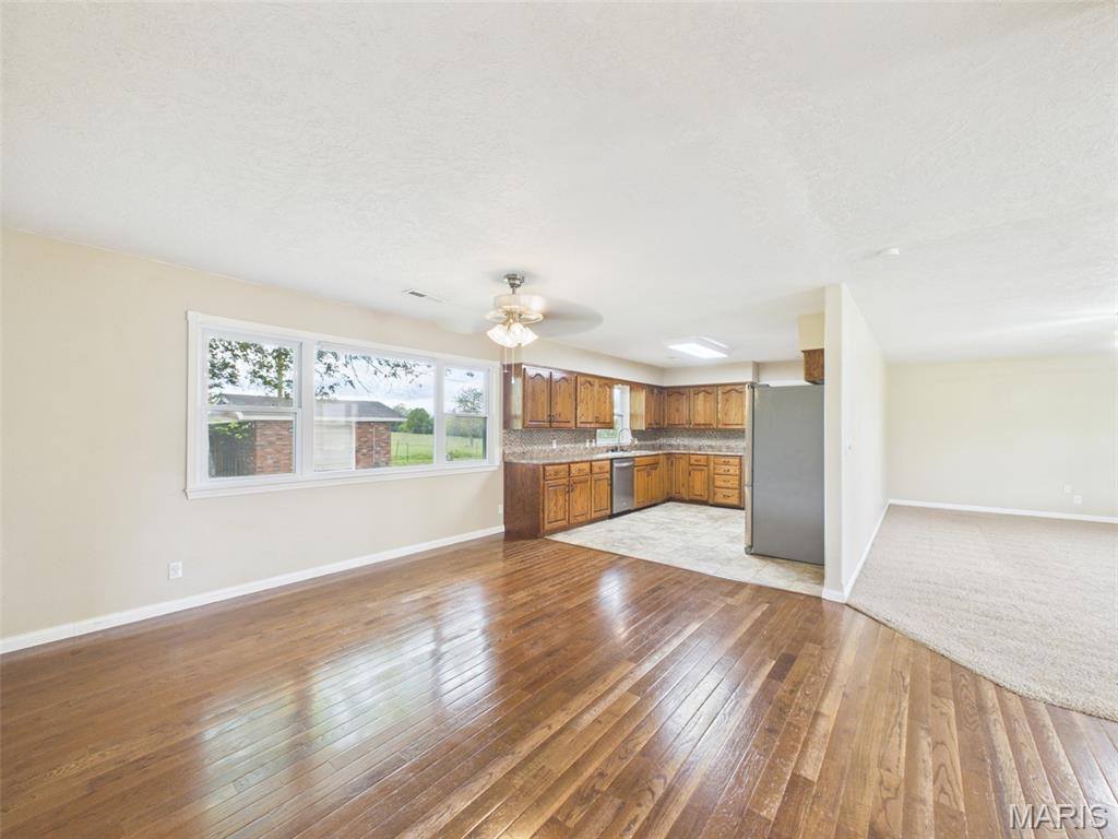 21783 Highway B, Lebanon, MO 65536