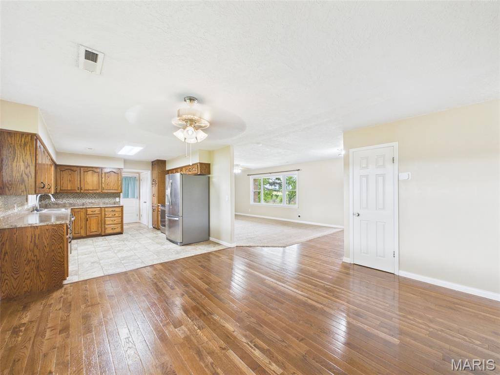 21783 Highway B, Lebanon, MO 65536