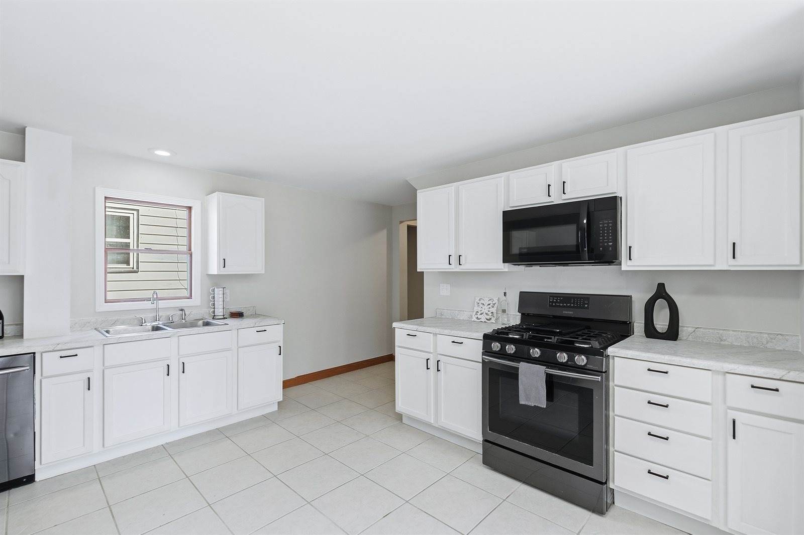 1210 3rd Street, Moline, IL 61265