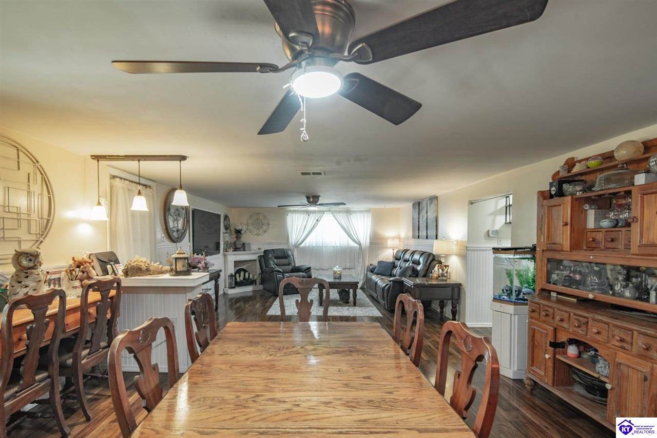 1543 Jim Clark Road, New Haven, KY 40051