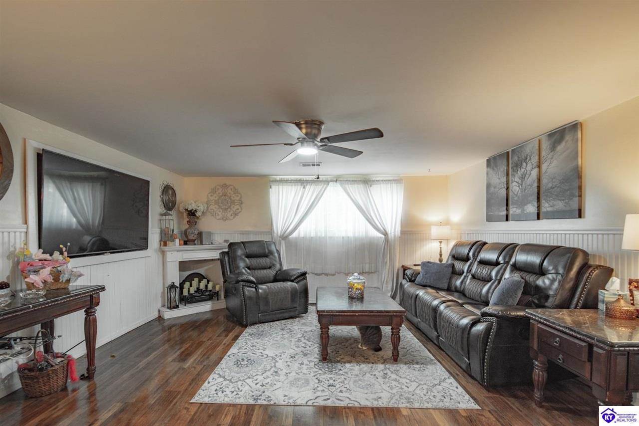 1543 Jim Clark Road, New Haven, KY 40051