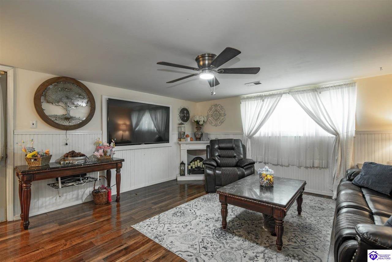 1543 Jim Clark Road, New Haven, KY 40051