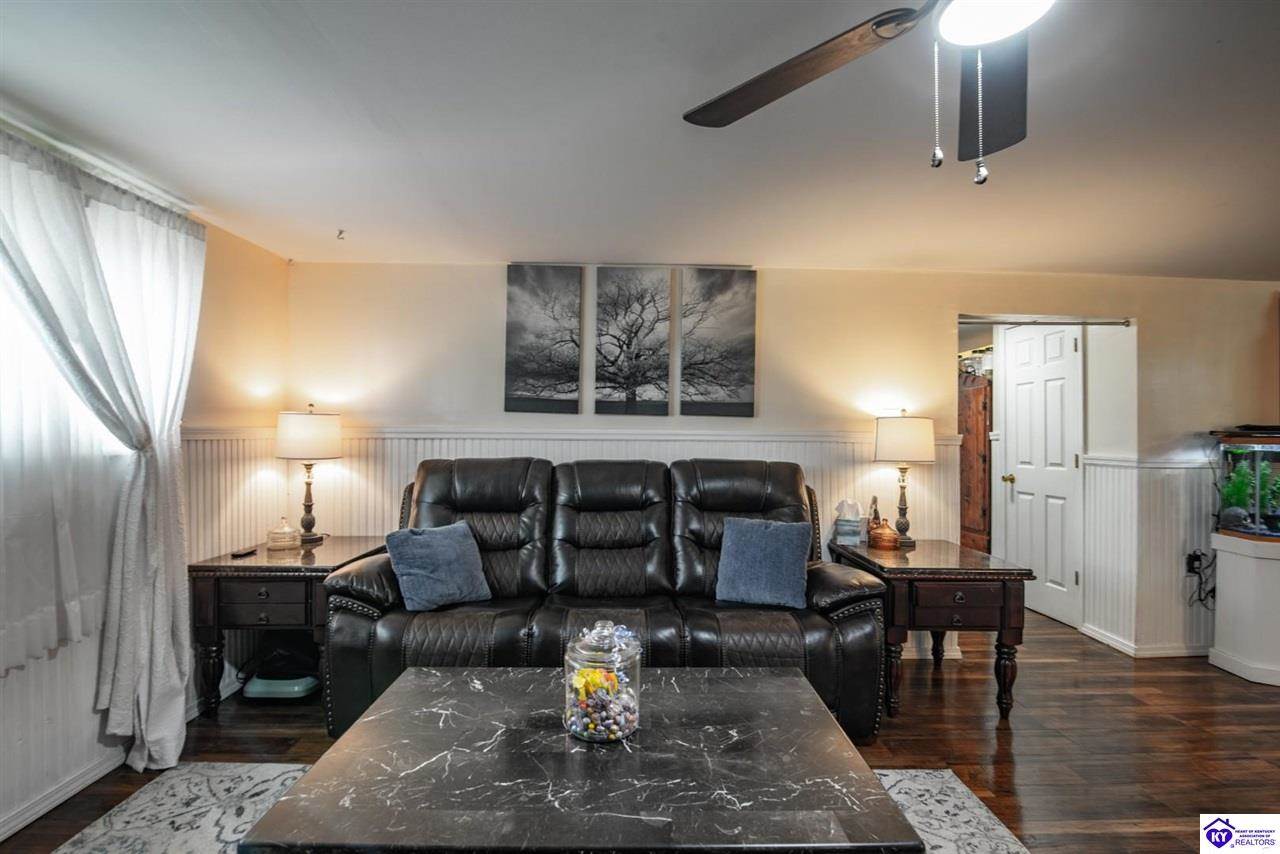 1543 Jim Clark Road, New Haven, KY 40051