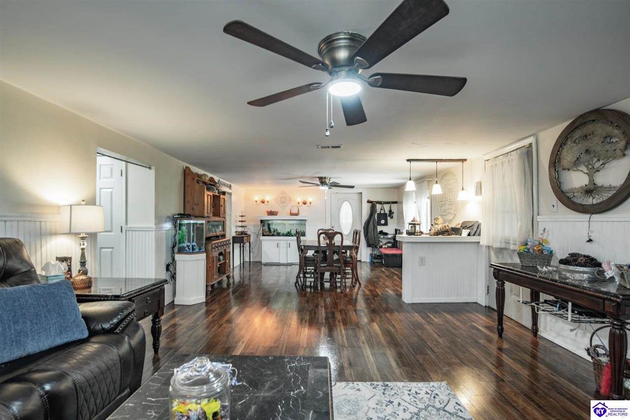 1543 Jim Clark Road, New Haven, KY 40051