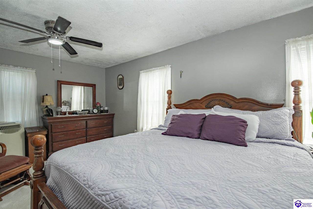 1543 Jim Clark Road, New Haven, KY 40051