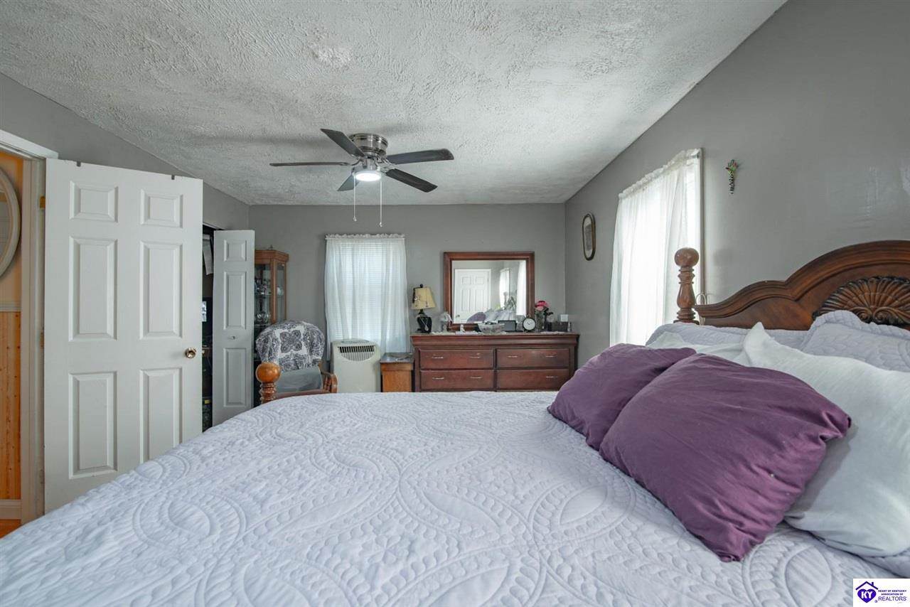 1543 Jim Clark Road, New Haven, KY 40051