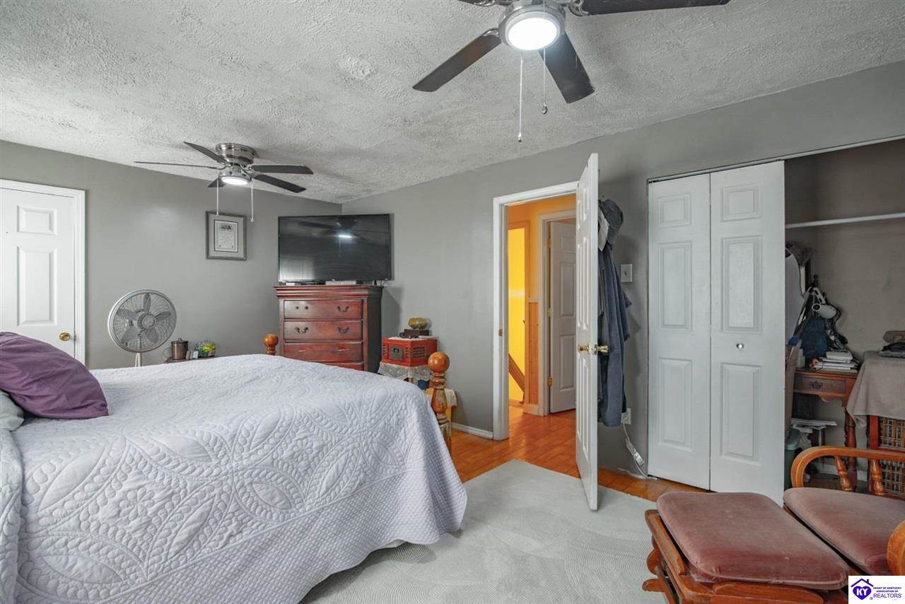 1543 Jim Clark Road, New Haven, KY 40051