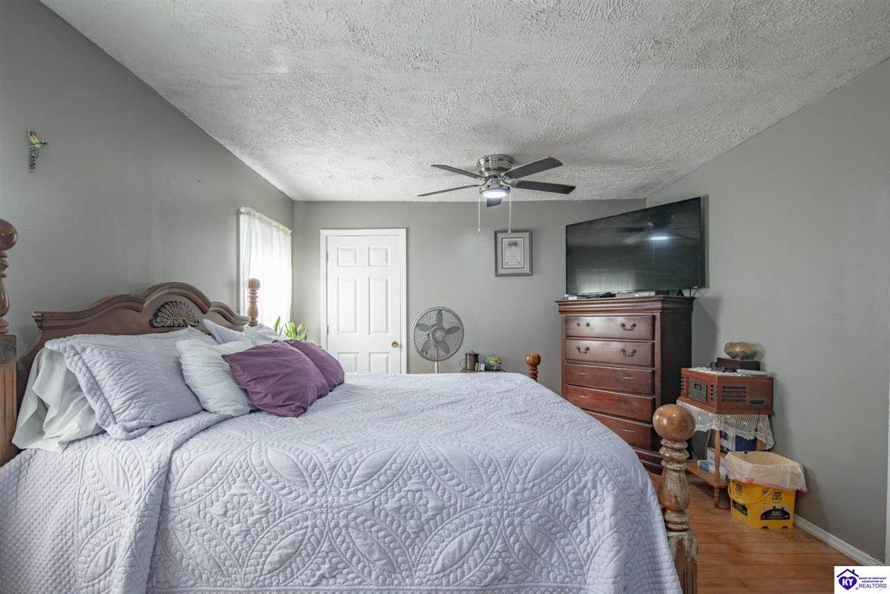 1543 Jim Clark Road, New Haven, KY 40051