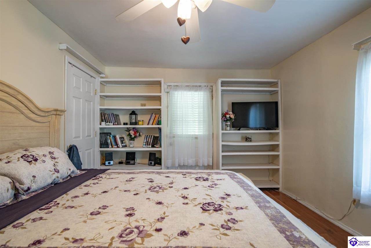 1543 Jim Clark Road, New Haven, KY 40051