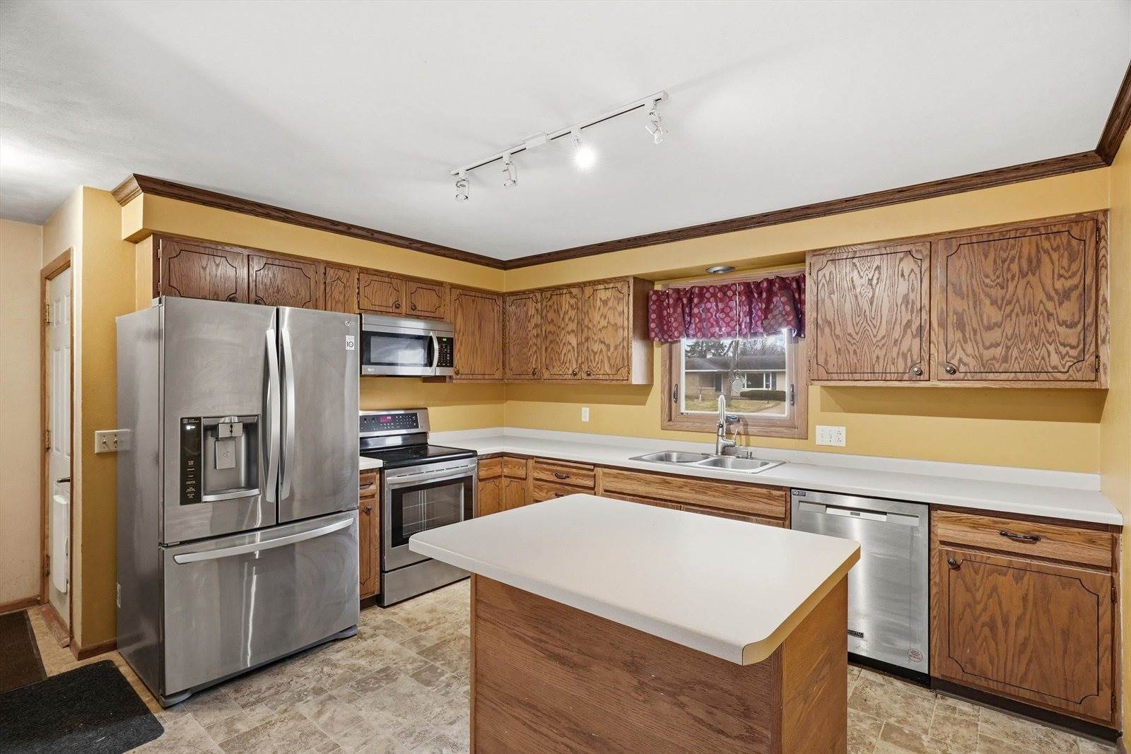 411 N Auburn Avenue, Marshfield, WI 54449