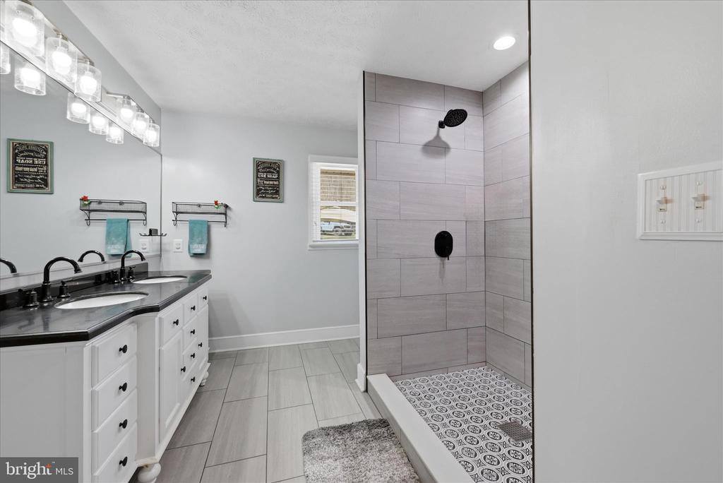4001 Bentonville Road, Bentonville, VA 22610