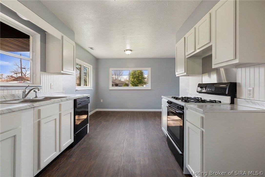 1242 Lindsey Street, Charlestown, IN 47111