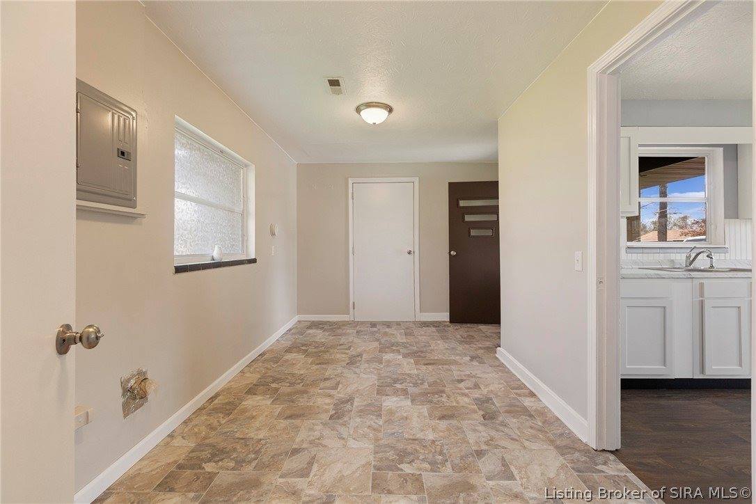 1242 Lindsey Street, Charlestown, IN 47111