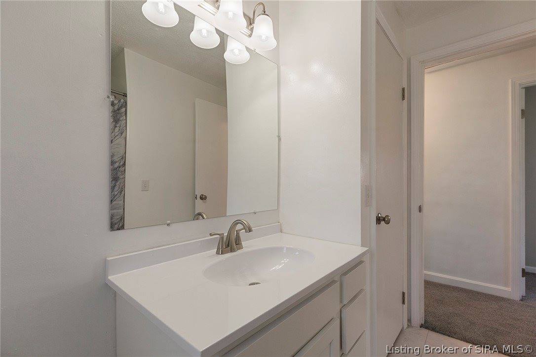 1242 Lindsey Street, Charlestown, IN 47111