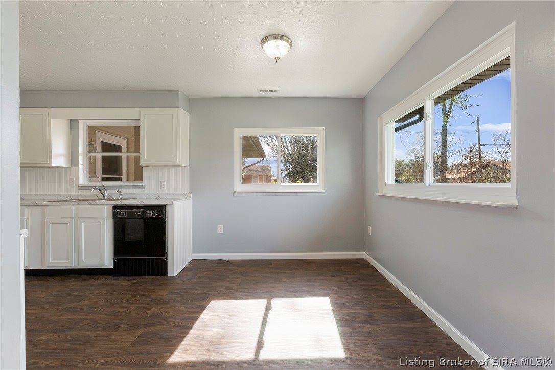 1242 Lindsey Street, Charlestown, IN 47111