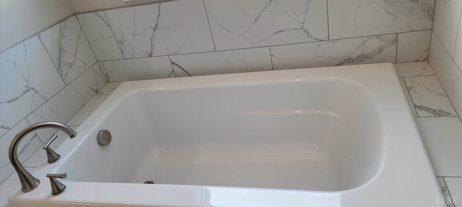 10402 Leesville Road, Lynch Station, VA 24571