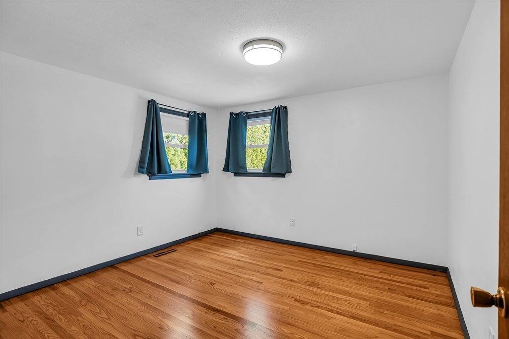 16 Shaggbark Drive, Southwick, MA 01077