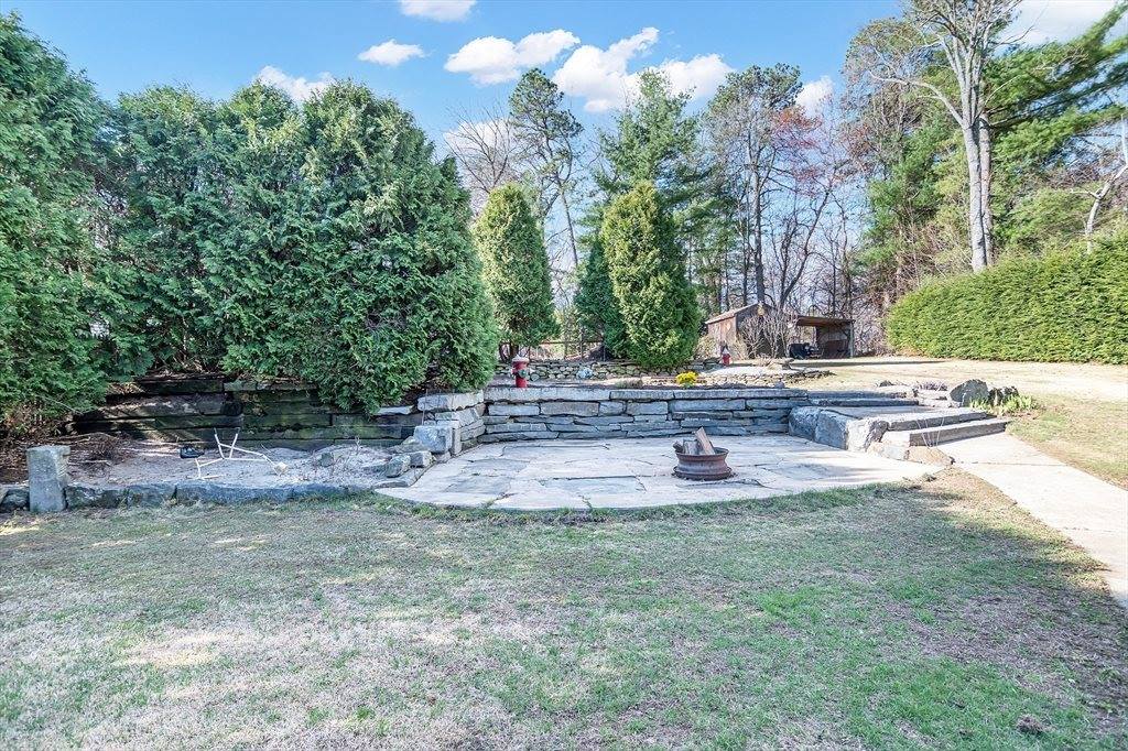 16 Shaggbark Drive, Southwick, MA 01077