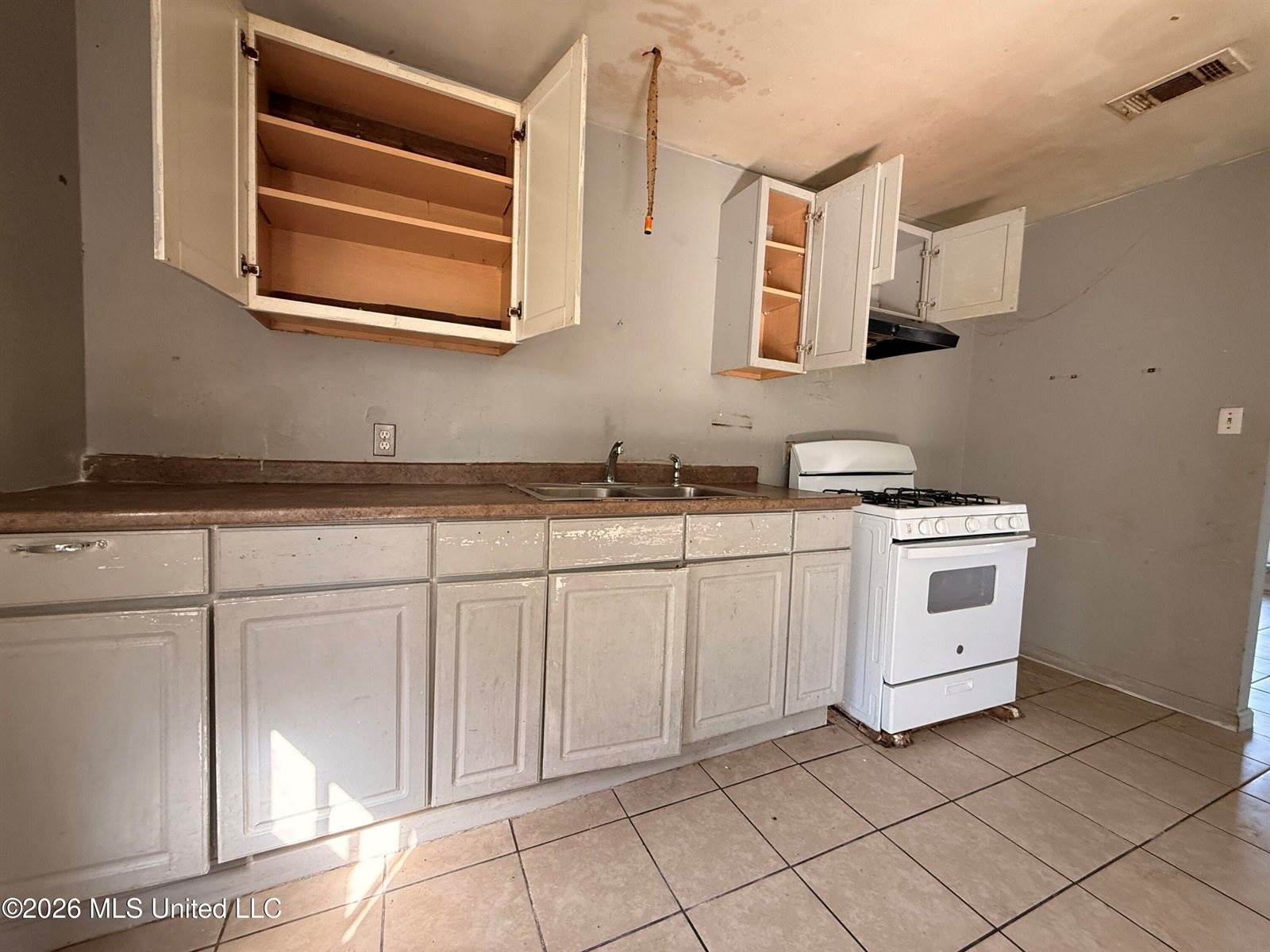 82 Holly Circle, Gulfport, MS 39501