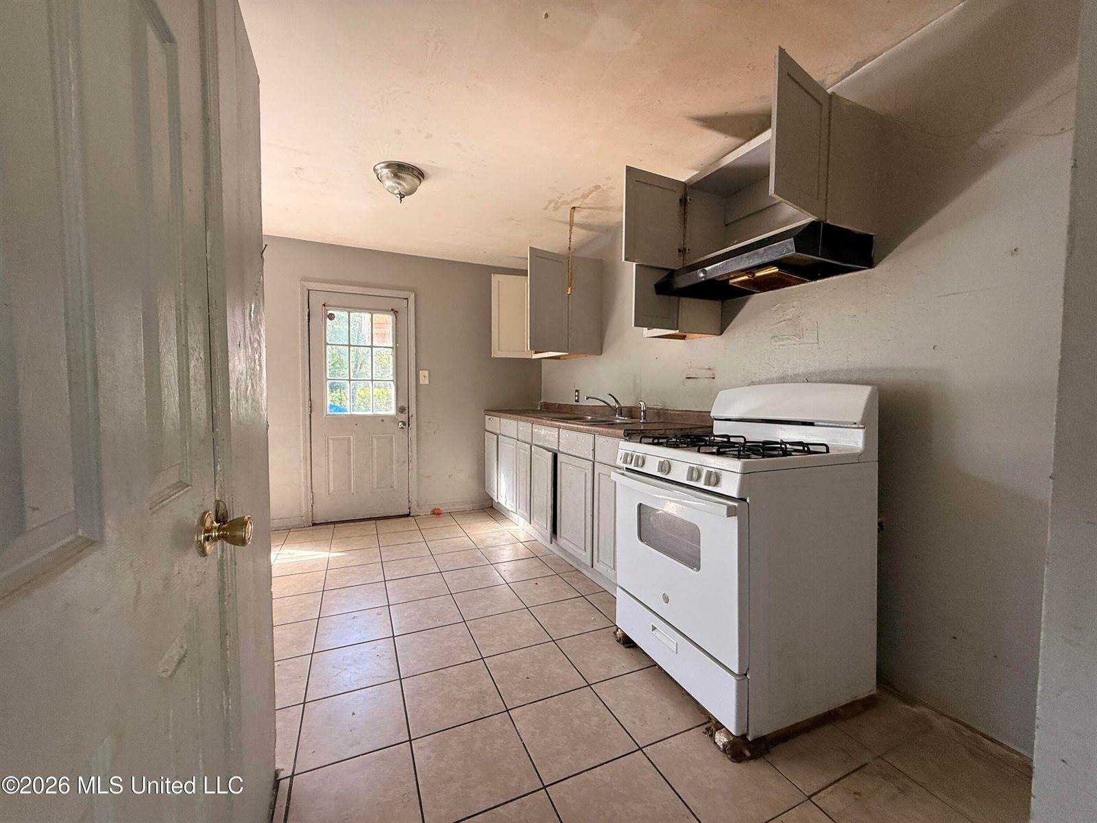 82 Holly Circle, Gulfport, MS 39501