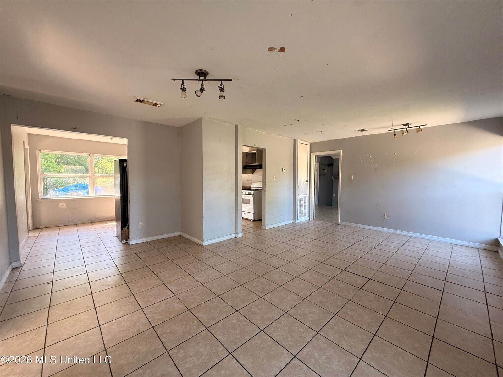 82 Holly Circle, Gulfport, MS 39501