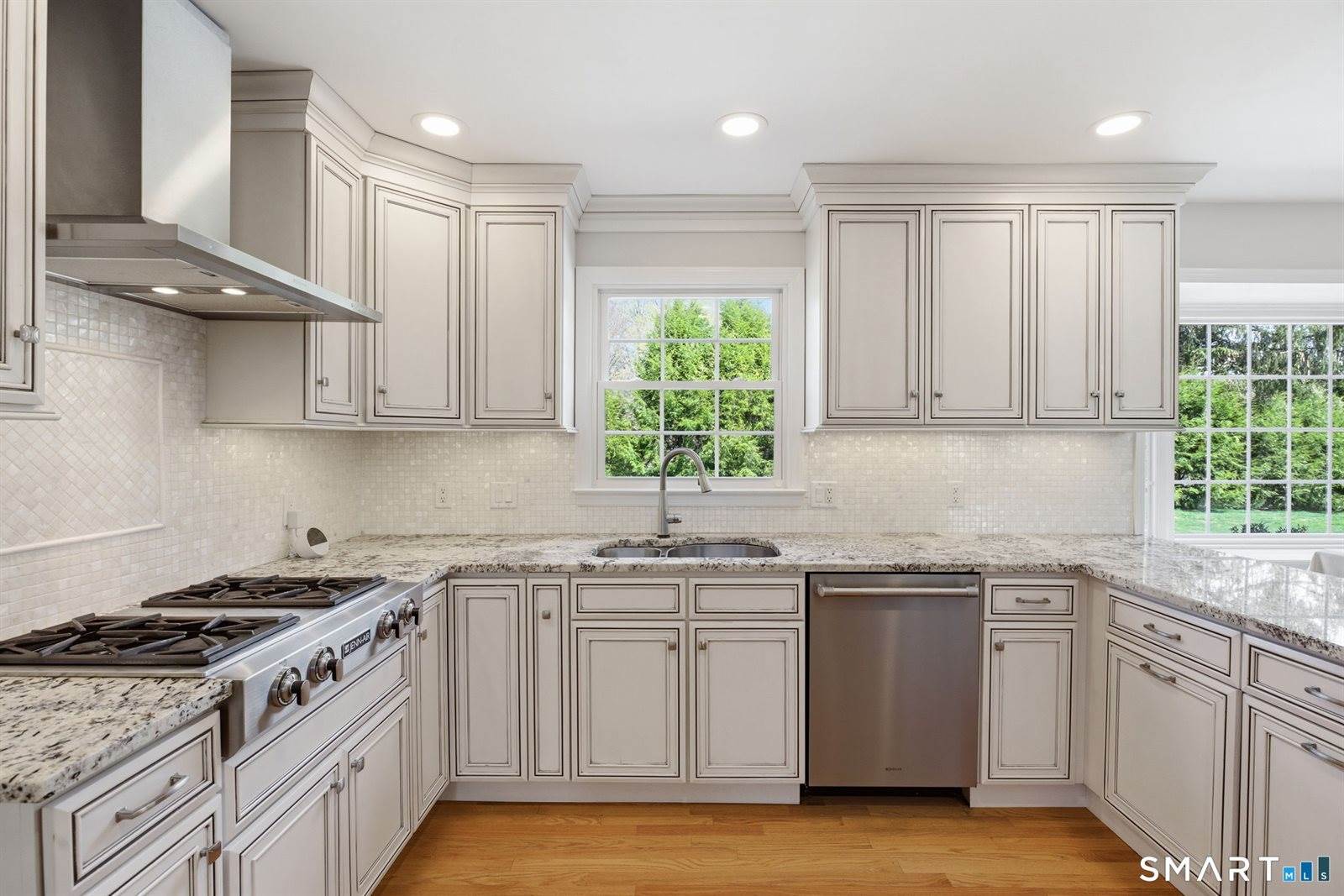 8 Scenic Hill, Trumbull, CT 06611